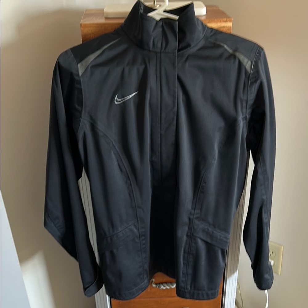 Woman’s NIKE golf fitted storm-fit 10 jacket
Size medium. ⛳️🏌️‍♀️